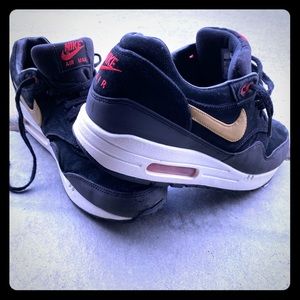COPY - Nike Air Max black and gold. Men’s shower 10.5